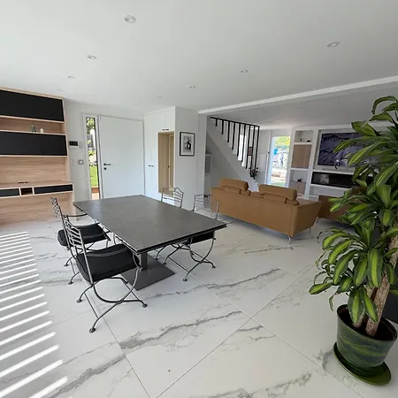 Holiday home Laurana 6 Personnes Piscine Chauffee Hyeres
