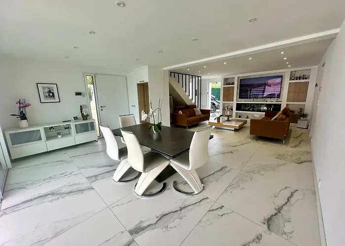 Laurana 6 Personnes Piscine Chauffee 度假居 *